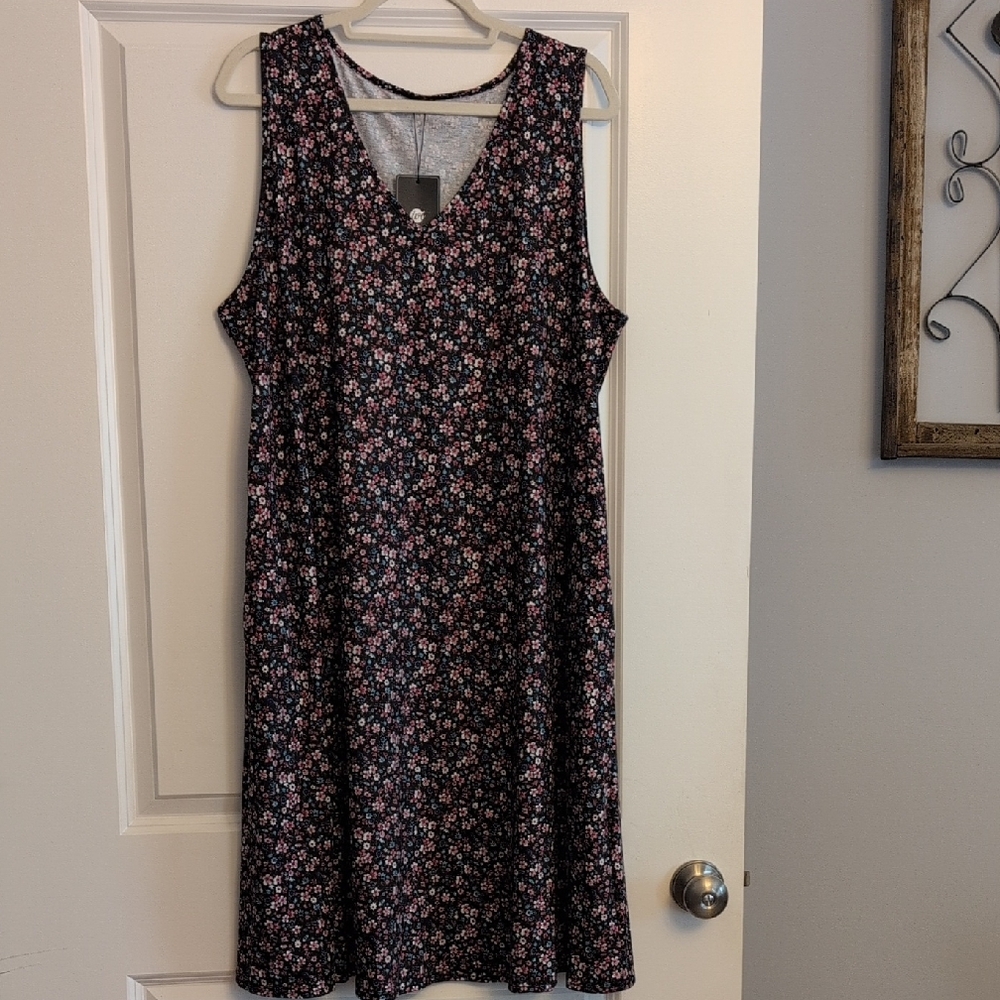 NWT Floral V-Neck Midi Sleeveless Dress